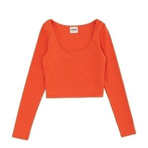 Berbeda long sleeve scoop neck